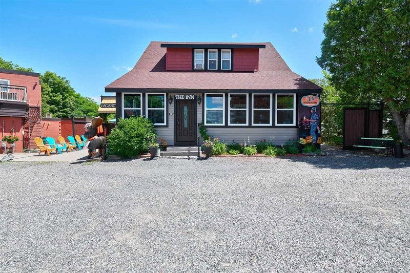 830 Muskoka Rd S, Gravenhurst, P1P 1K3 | Image 2