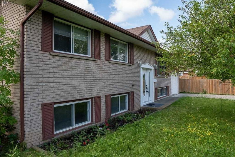 106 Lewis St, Welland, L3B 4V7 | Image 2