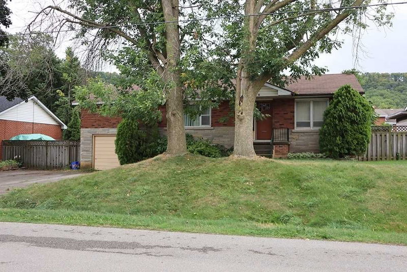 22 Hazelwood Ave, Grimsby, L3M 1K1 | Image 3