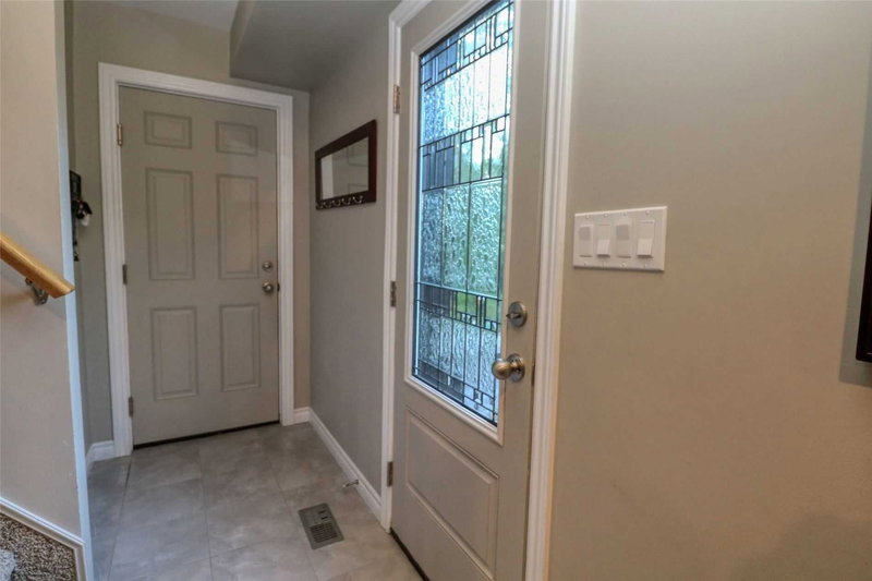 4 Pinewood Blvd, Kawartha Lakes, K0M 2T0 | Image 2