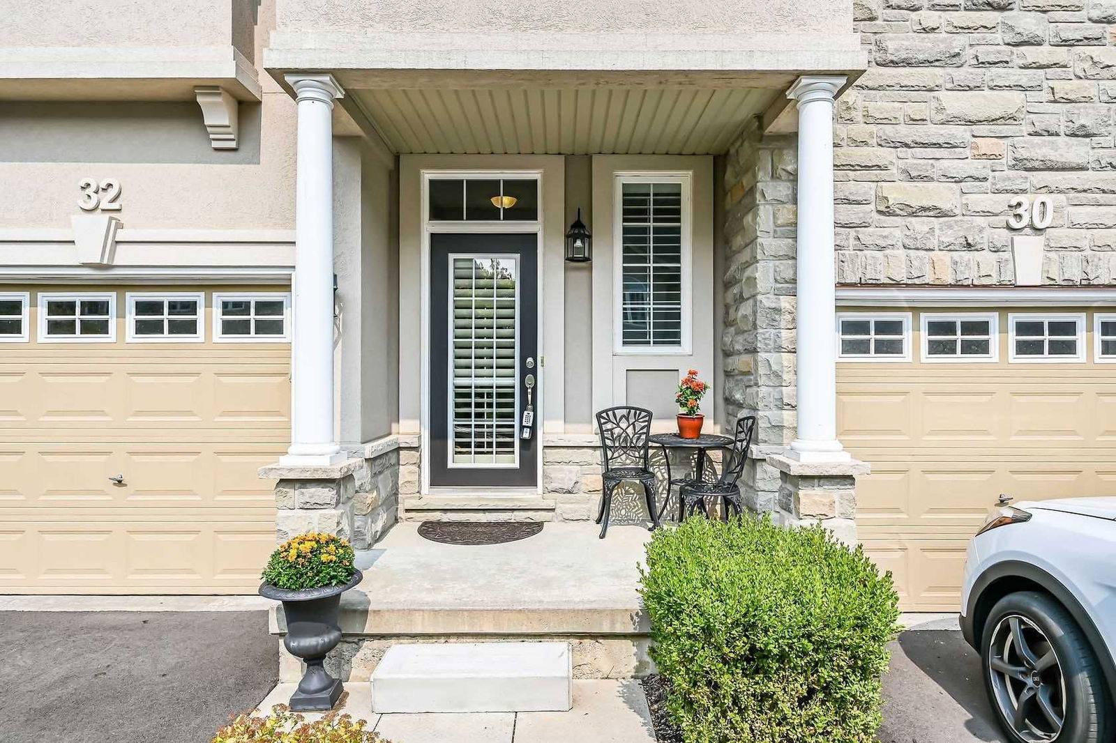 Townhouse sold at 32 Forest Valley Crescent, Hamilton, Dundas, L9H 0A7 - MLS: X4916260