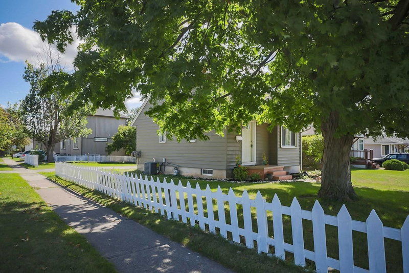 70 Whyte Ave N, Thorold, L2V 2T7 | Image 3