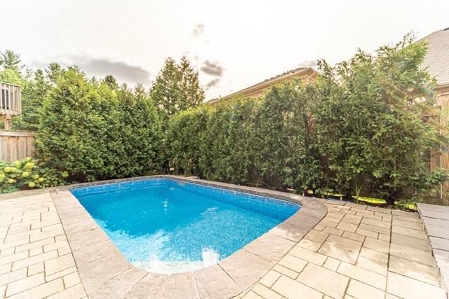 31 Peer Crt, Hamilton, L9K 0C5 | Image 3