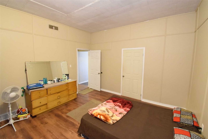 12 East Main St, Welland, L3B 3W3 | Image 2