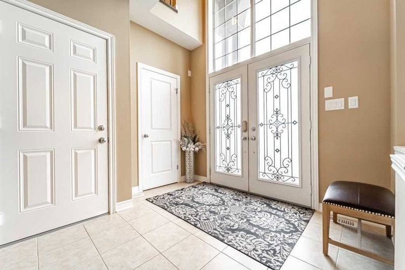 60 Guest St, Hamilton, L9K 0G5 | Image 2