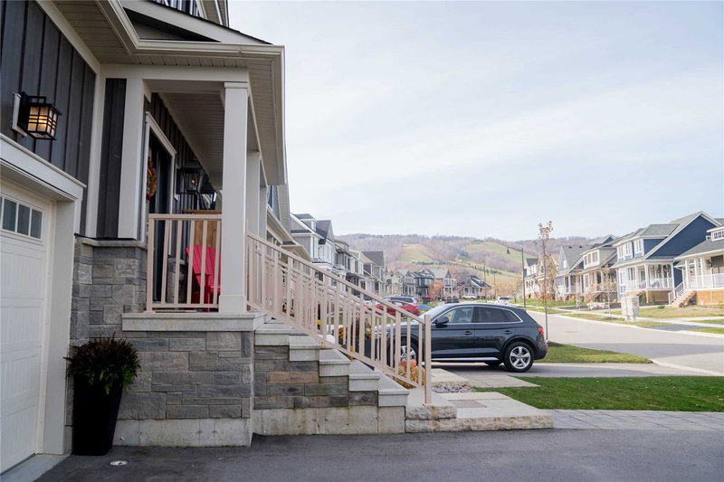 345 Yellow Birch Cres, Blue Mountains, L9Y 0Y5 | Image 3