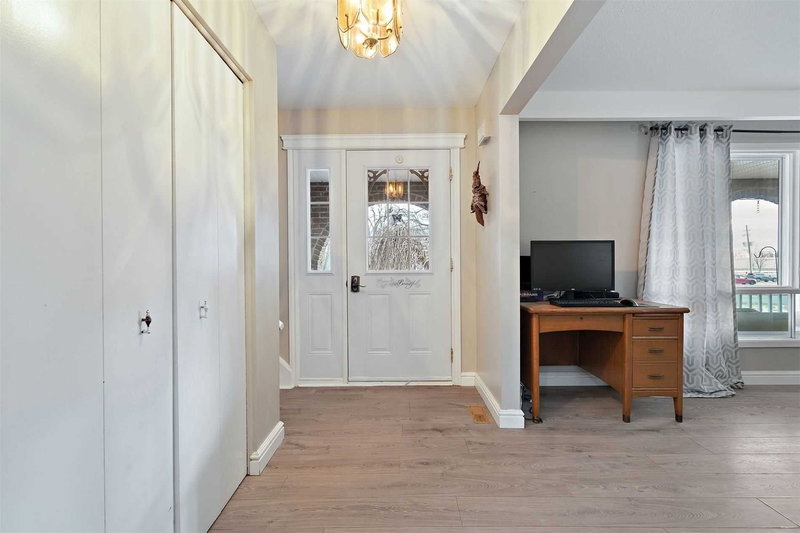 18 Spruyt Ave, East Luther Grand Valley, L9W5X4 | Image 3