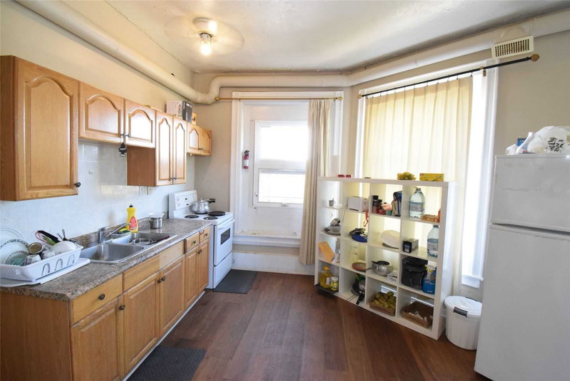 12 East Main St, Welland, L3B 3W3 | Image 2