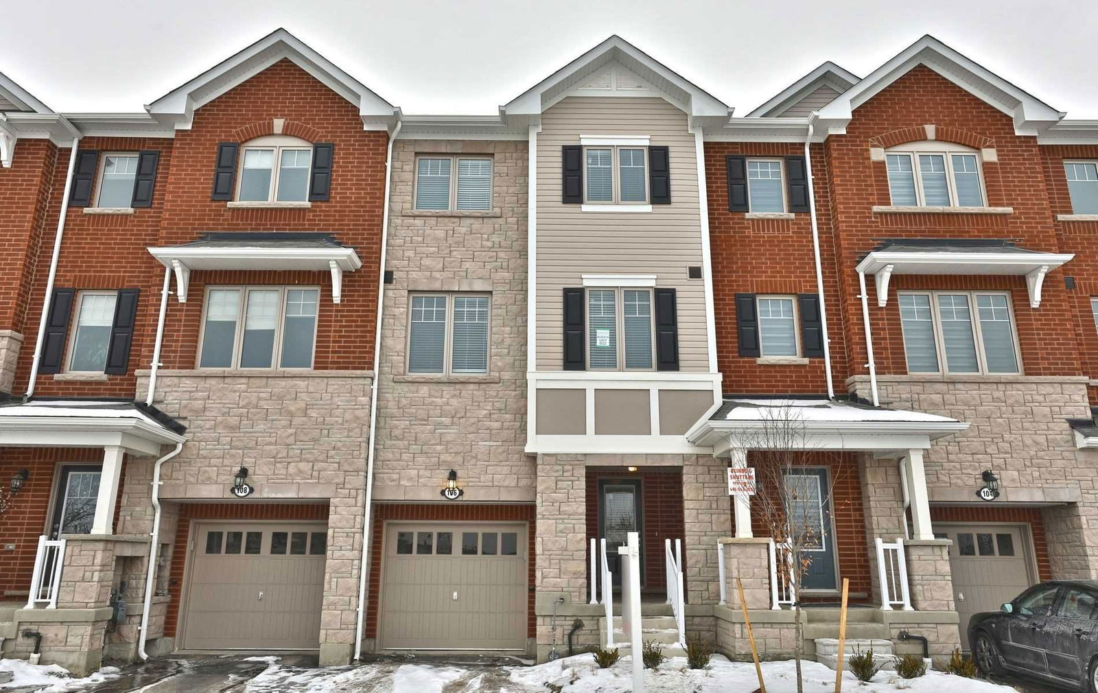 Townhouse sold at 106 Hibiscus Lane, Hamilton, Vincent, L8K 0A3 - MLS: X5114990