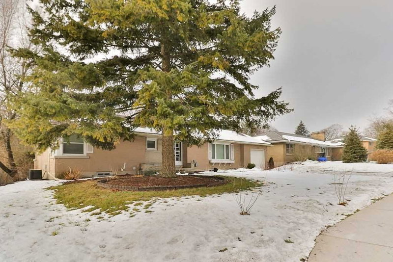 757 Westmount Rd W, Kitchener, N2M 1S3 | Image 2