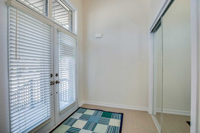 16 Pagebrook Cres, Hamilton, L8J0K7 | Image 2