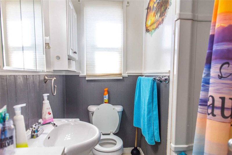 68 Carlton St, St. Catharines, L2R 1P8 | Image 3