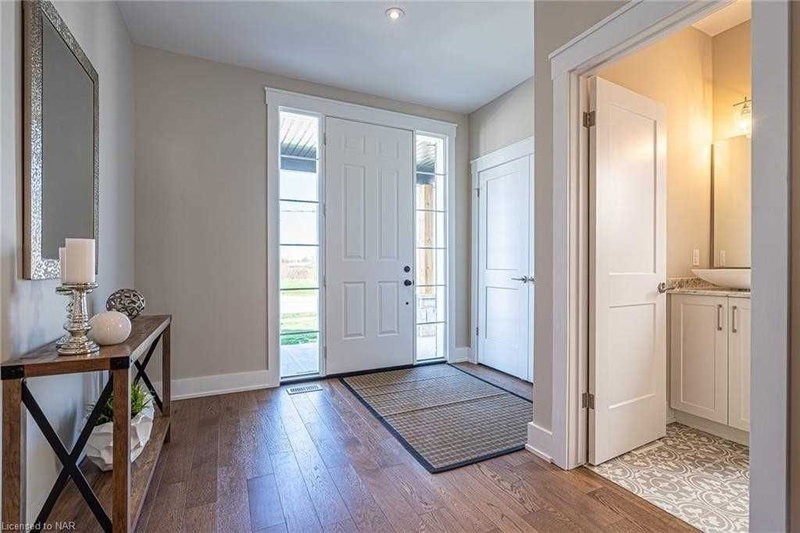 271 Memorial Park Dr, Welland, L3B 0E3 | Image 2