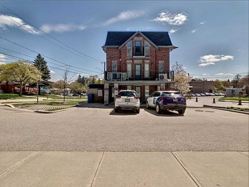 B - 489 East Ave, Kitchener, N2H0A8 | Image 3