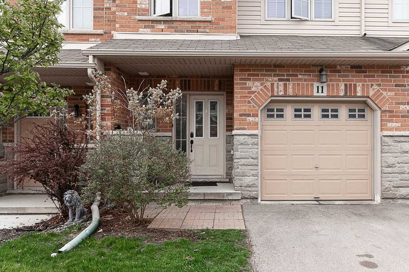 11 Marina Point Cres, Hamilton, L8E 0E4 | Image 2