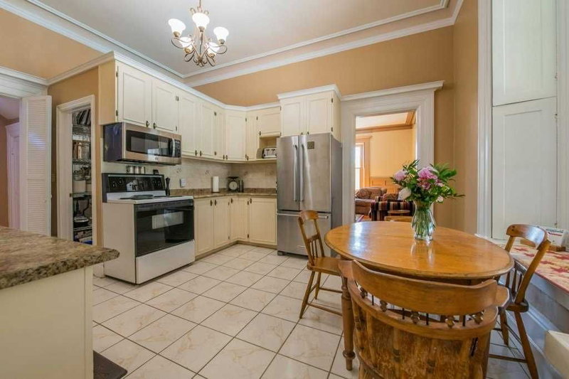 55 Cochrane Dr, Brockville, K6V 2Y9 | Image 2