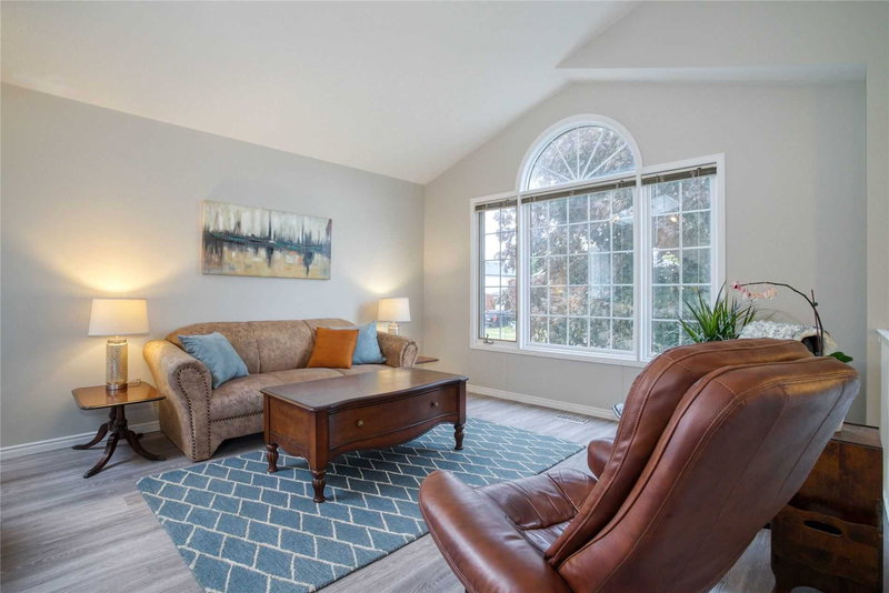 522 Trico Dr, Cambridge, N3H5M5 | Image 2