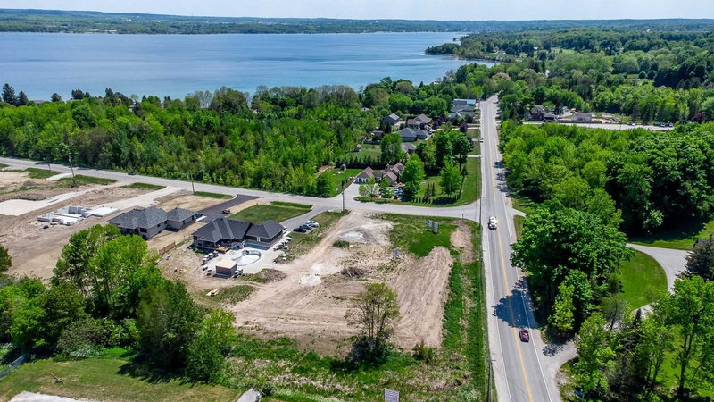 106 Balmy Beach Rd, Georgian Bluffs, N4K 5N4 | Image 2