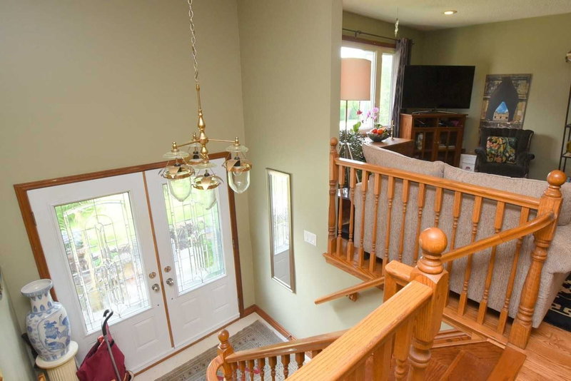 114 Juanita Dr, Hamilton, L9C 2G3 | Image 3