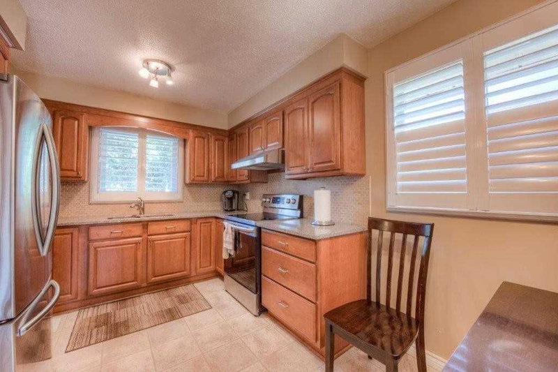 331 Dansbury Dr, Waterloo, N2K 2M1 | Image 3