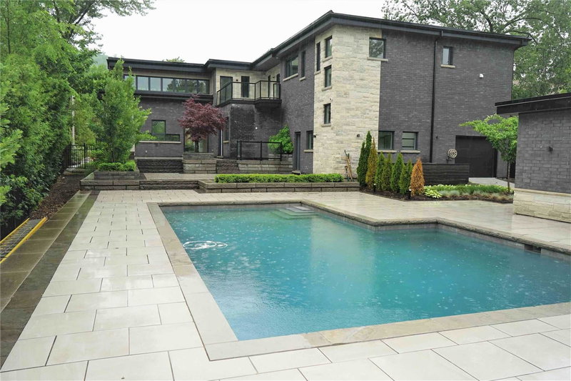 125 Craigmore Cres, Blue Mountains, L9Y 0N6 | Image 2