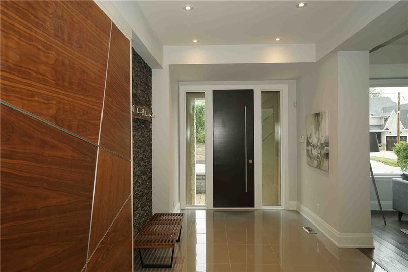 125 Craigmore Cres, Blue Mountains, L9Y 0N6 | Image 3