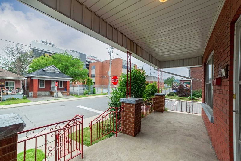 101 Lottridge St, Hamilton, L8L 6V2 | Image 3