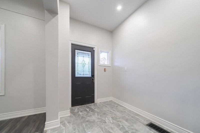 Upper - 167 Rosslyn Ave N, Hamilton, L8L 7P8 | Image 3