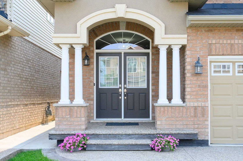 67 Bellroyal Cres, Hamilton, L8J 0E7 | Image 3