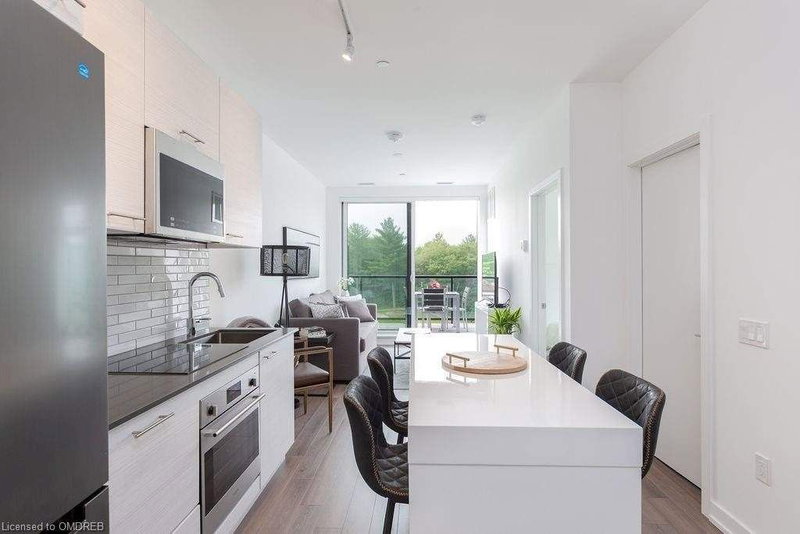 404 - 120 Carrick Tr, Gravenhurst, P1P0B6 | Image 3