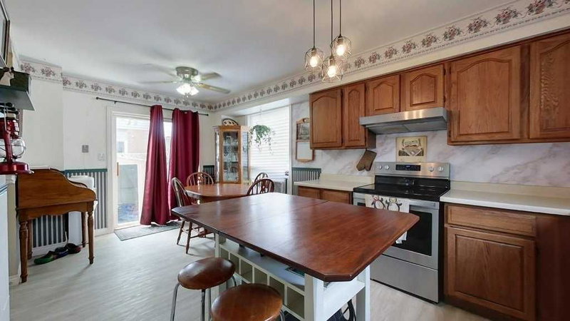 542 Westman Ave, Peterborough, K9K 2E6 | Image 2