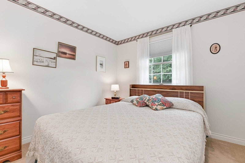 12 Cheval Dr, Grimsby, L3M 4P9 | Image 2