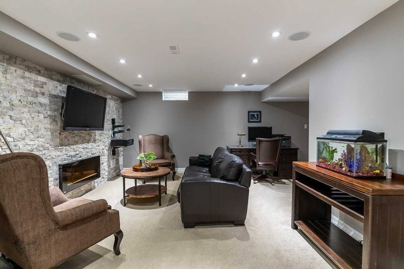 98 Willow Lane, Grimsby, L3M 5P7 | Image 2