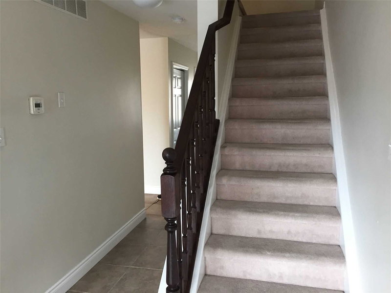 218 Featherstone Cres, Kitchener, N2R1Z3 | Image 2