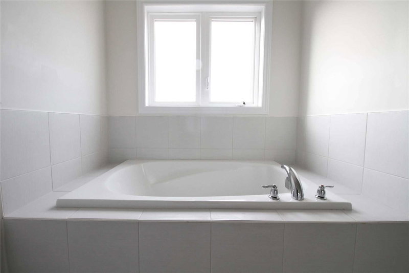 44 Cottonwood Cres, Welland, L3B0J4 | Image 3