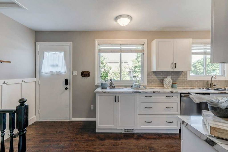 70 Athenia Dr, Hamilton, L8J 1S8 | Image 2