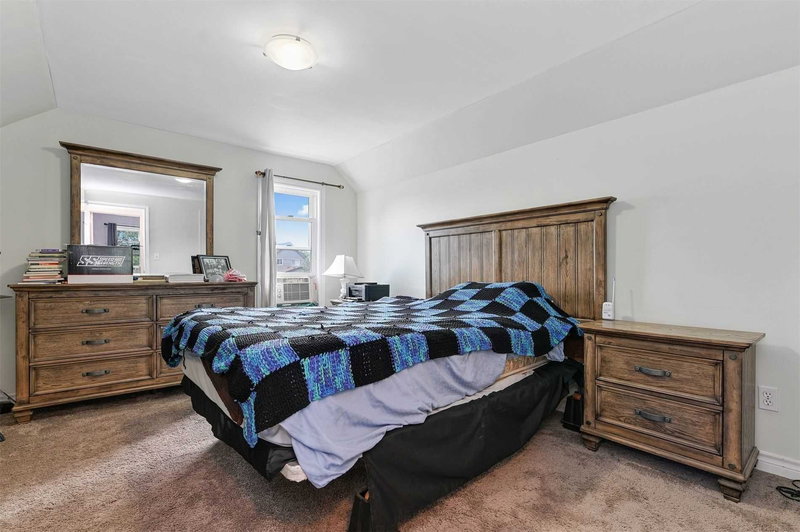 229 Chaffey St, Welland, L3B2Y7 | Image 2