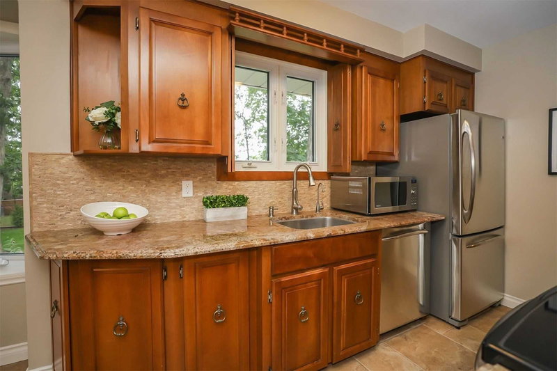 14 Forest Rd, Grimsby, L3M 2J3 | Image 3