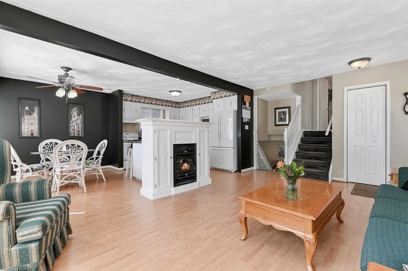 8061 Paddock Trail Dr, Niagara Falls, L2H 1W8 | Image 2