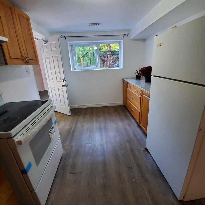 406 Tamarack Dr, Waterloo, N2L 4G6 | Image 2