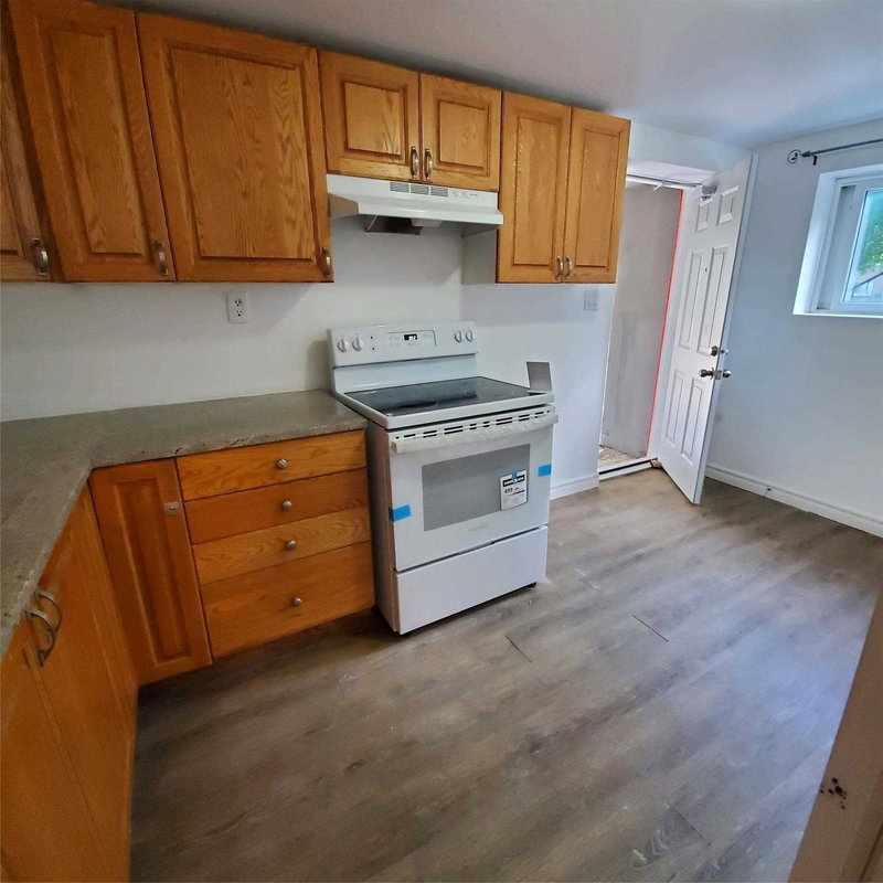 406 Tamarack Dr, Waterloo, N2L 4G6 | Image 3