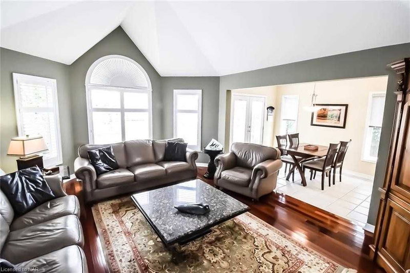 65 Mccaffery Cres, St. Catharines, L2S 3Y6 | Image 3