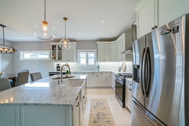 263 Memorial Park Dr, Welland, L3B 0E3 | Image 2