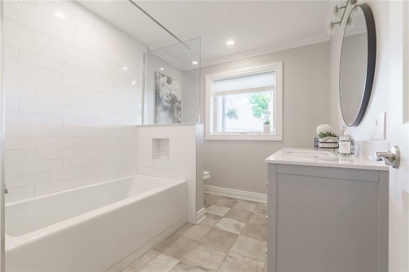 1532 Mineral Springs Rd, Hamilton, L9H 5E3 | Image 3