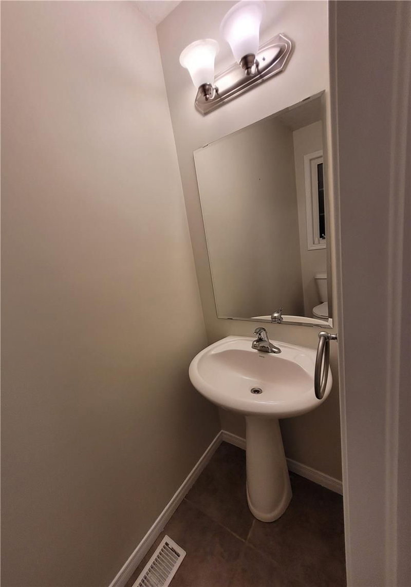 218 Featherstone Cres, Kitchener, N2R1Z3 | Image 3