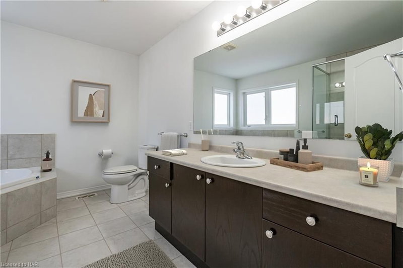 165 Palacebeach Tr, Hamilton, L8E0C3 | Image 2