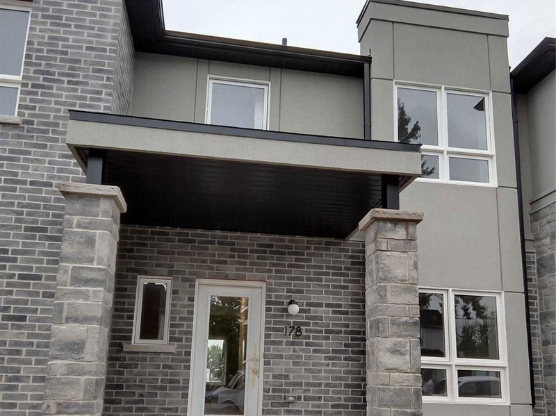 178 Broadway Lane, Welland, L3C 5L5 | Image 2