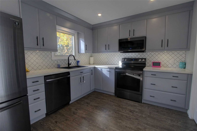 4 Pinewood Blvd, Kawartha Lakes, K0M 2T0 | Image 2