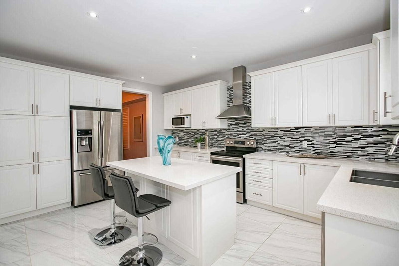 23 Chaumont Dr, Hamilton, L8J 0J9 | Image 2