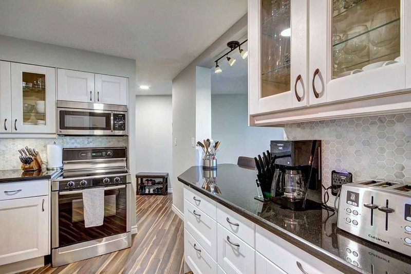 102 - 250 Glenridge Dr, Waterloo, N2J 4H8 | Image 2